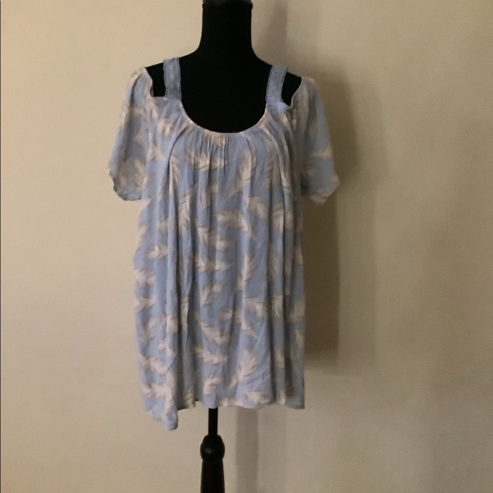 Blue w/ feathers blouse Torrid size 0